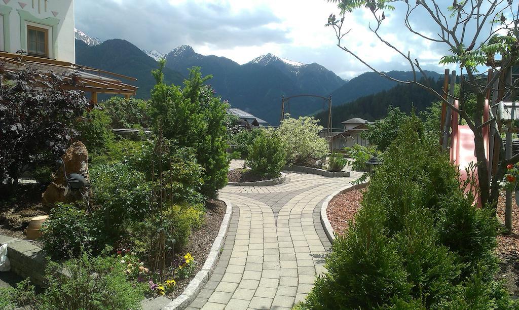 Hotel Garni Romantika แซร์เฟาส์ ภายนอก รูปภาพ