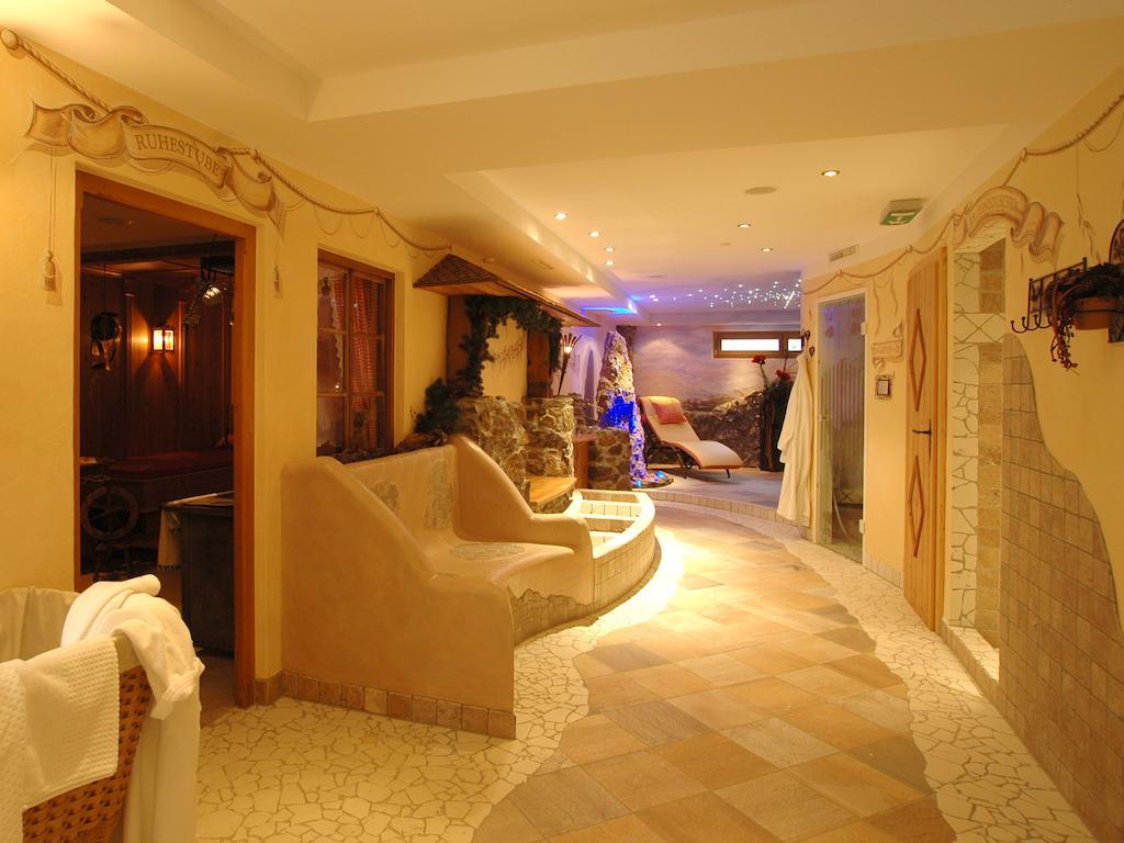 Hotel Garni Romantika แซร์เฟาส์ ภายนอก รูปภาพ