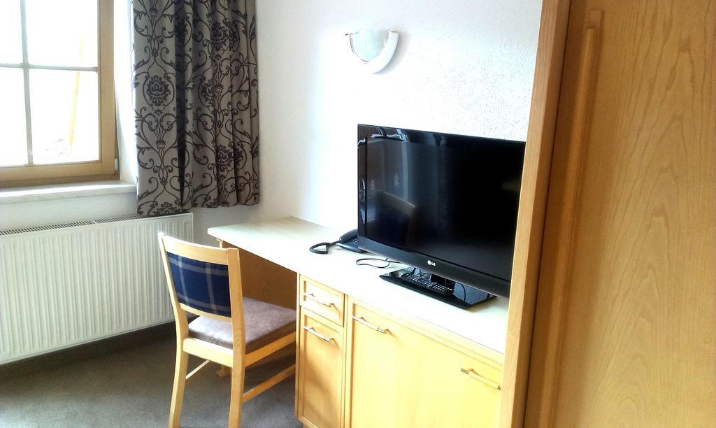 Hotel Garni Romantika แซร์เฟาส์ ภายนอก รูปภาพ