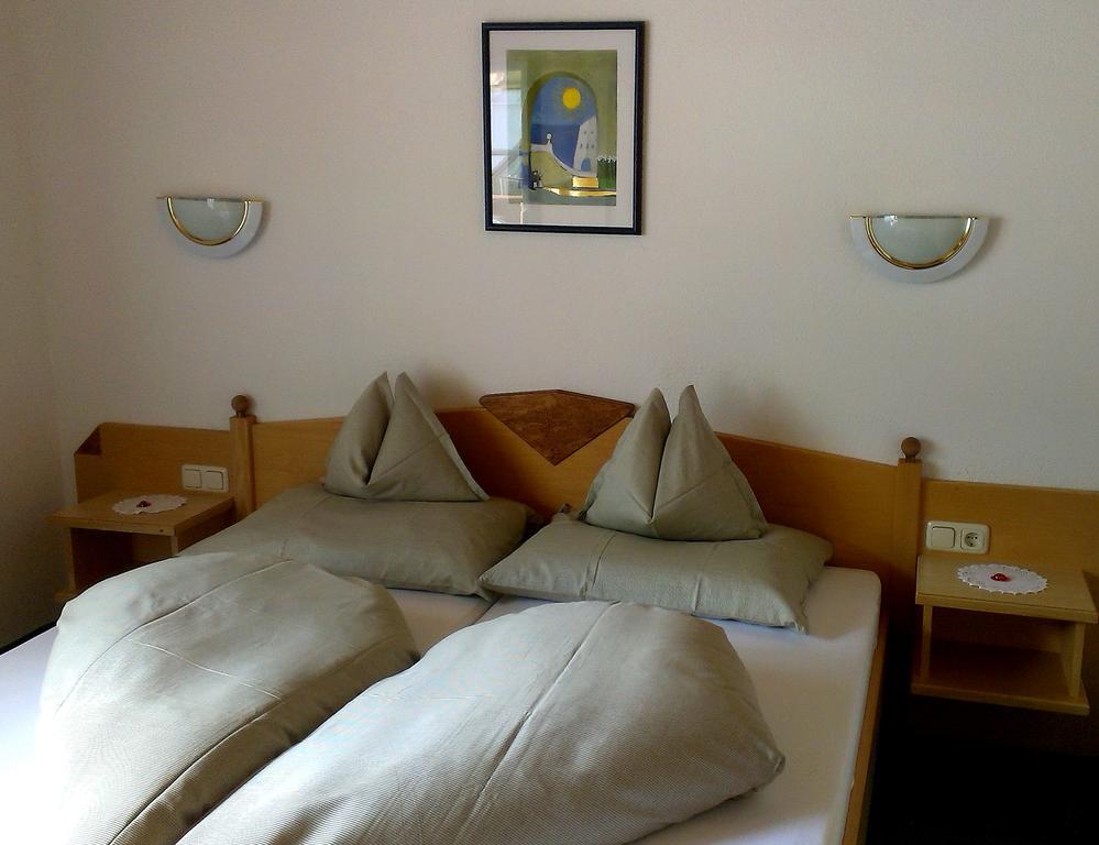 Hotel Garni Romantika แซร์เฟาส์ ภายนอก รูปภาพ
