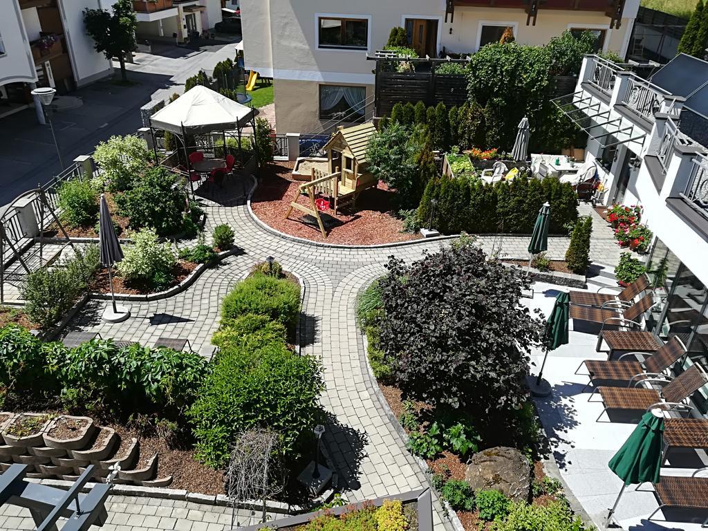 Hotel Garni Romantika แซร์เฟาส์ ภายนอก รูปภาพ