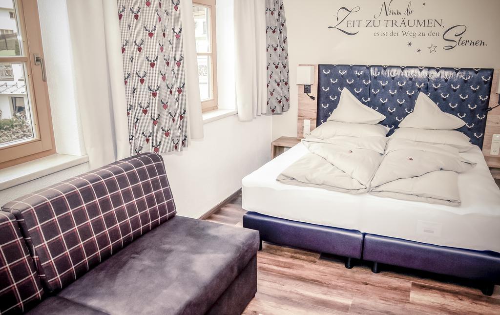 Hotel Garni Romantika แซร์เฟาส์ ภายนอก รูปภาพ