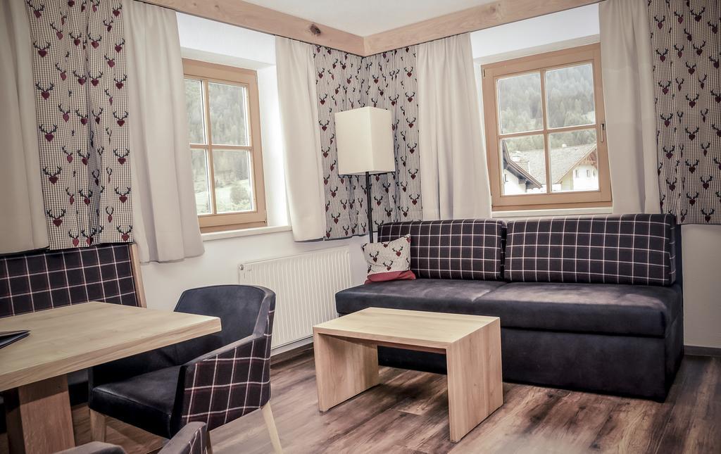 Hotel Garni Romantika แซร์เฟาส์ ภายนอก รูปภาพ