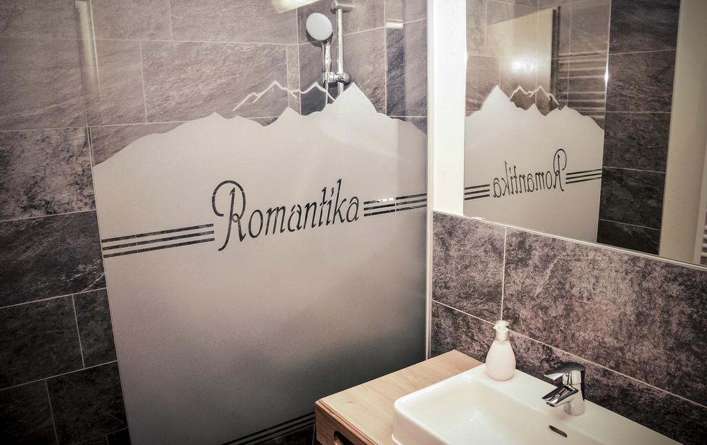 Hotel Garni Romantika แซร์เฟาส์ ภายนอก รูปภาพ